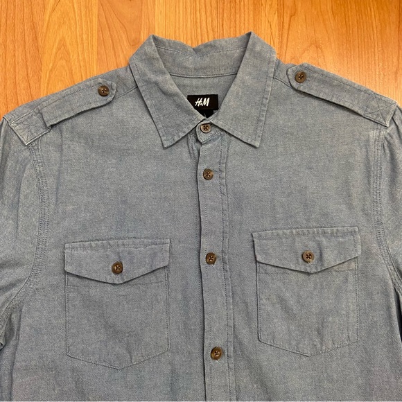H&M Men’s Denim Style Button Up Shirt Size Small - Picture 3 of 7